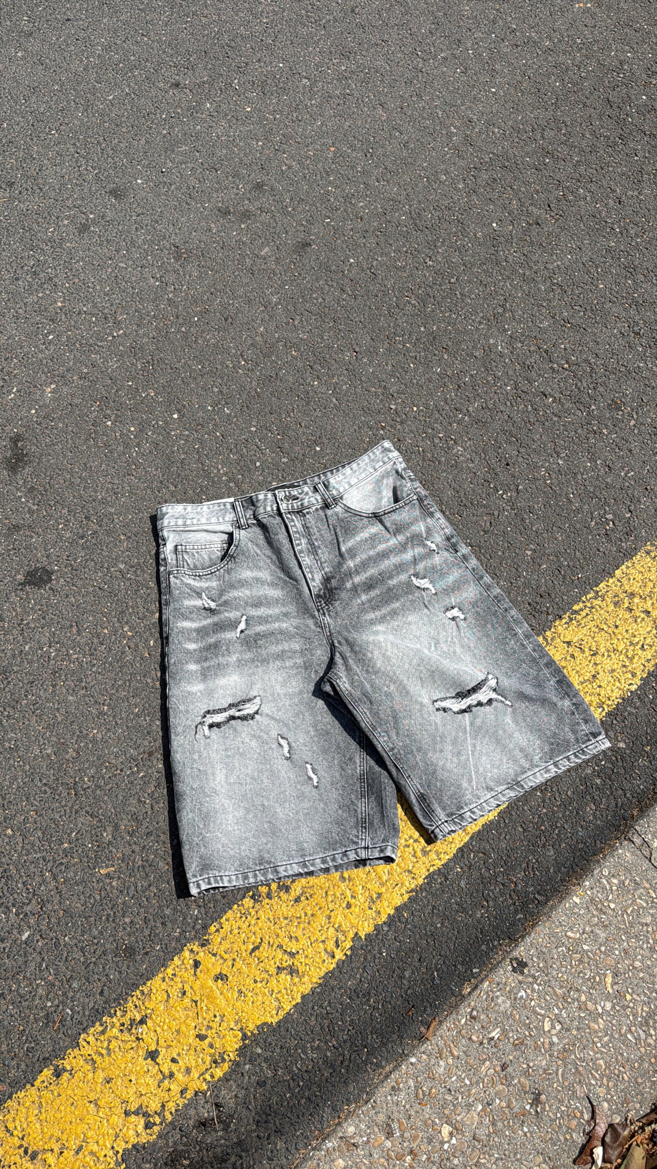 Short en denim gris délavé – Coupe oversize