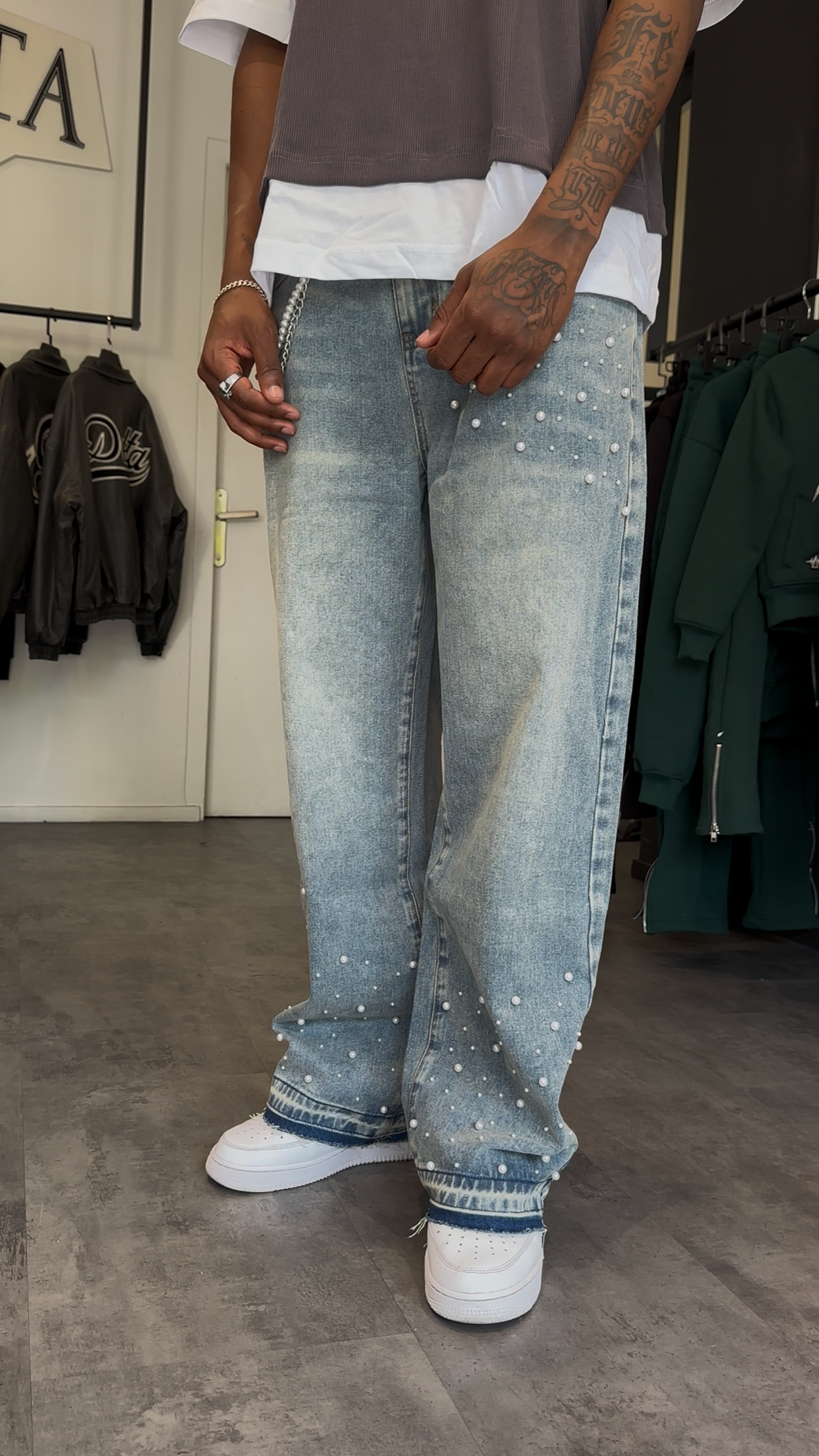Jean Loose Délavé avec Perles – Détails Chaîne Bleu/ Noir
