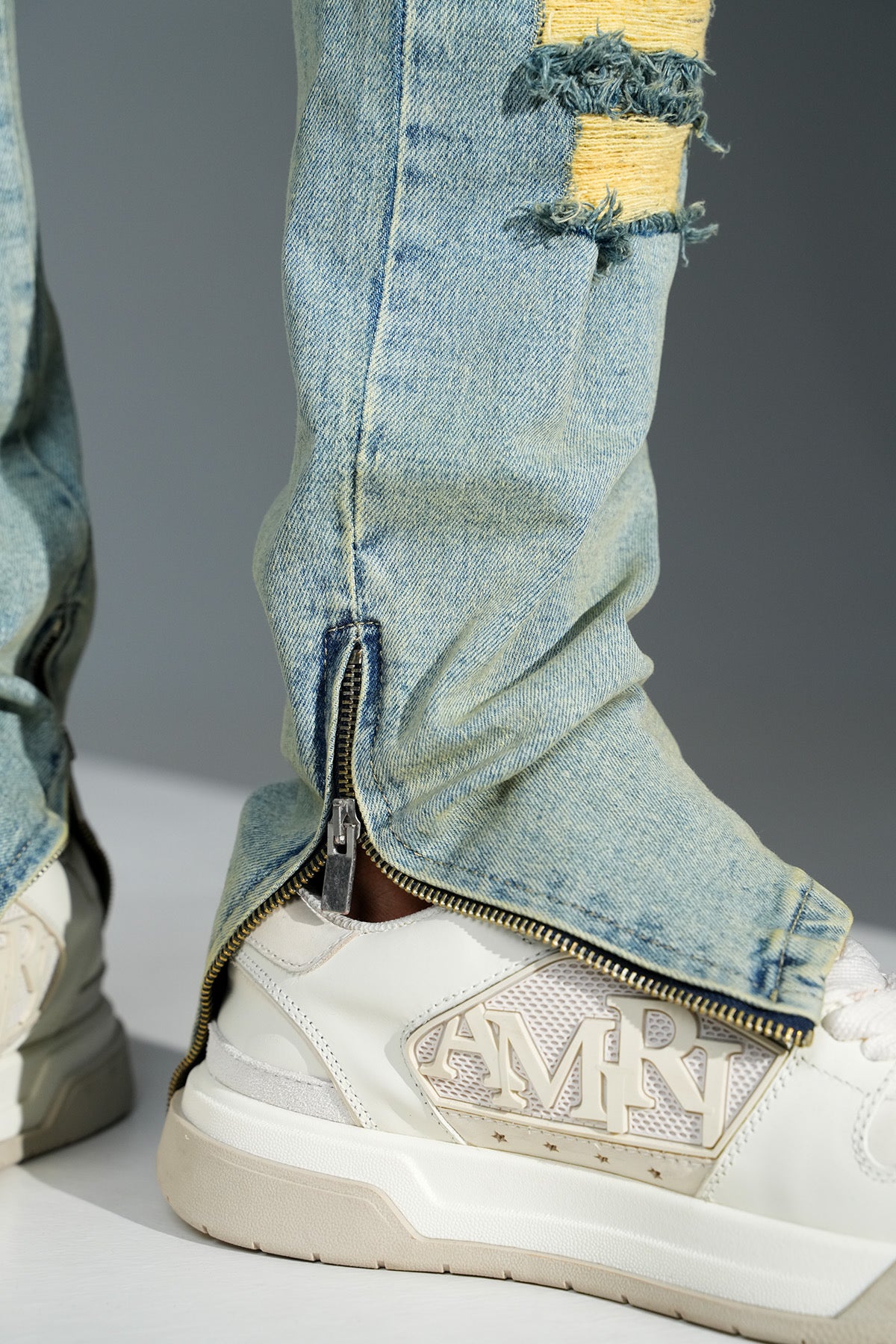 Jean Bleu Délavé Destroy à Doublures Jaunes