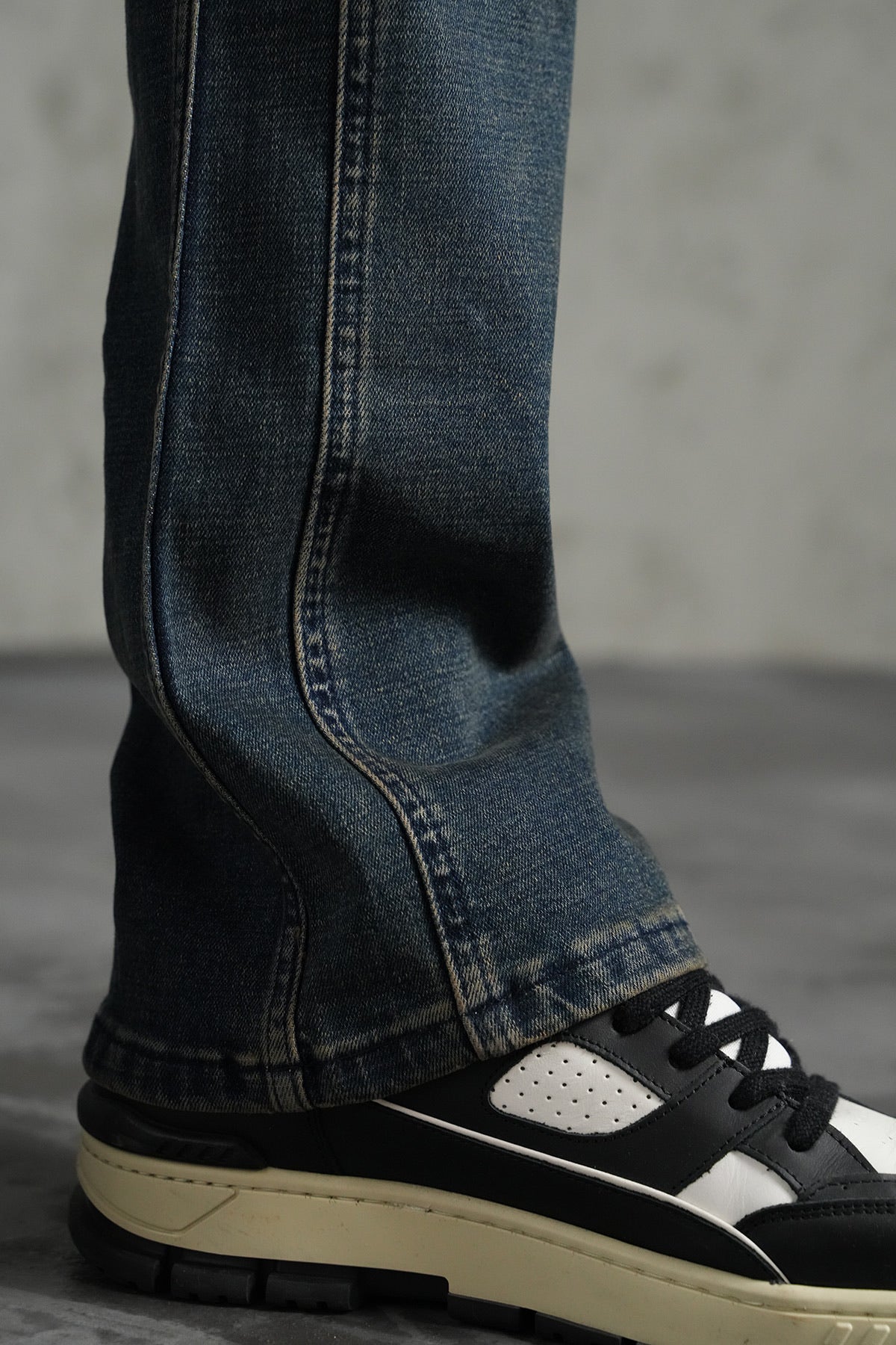 Jean Flare Délavé « Dirty Wash » — Bleu Indigo Vintage