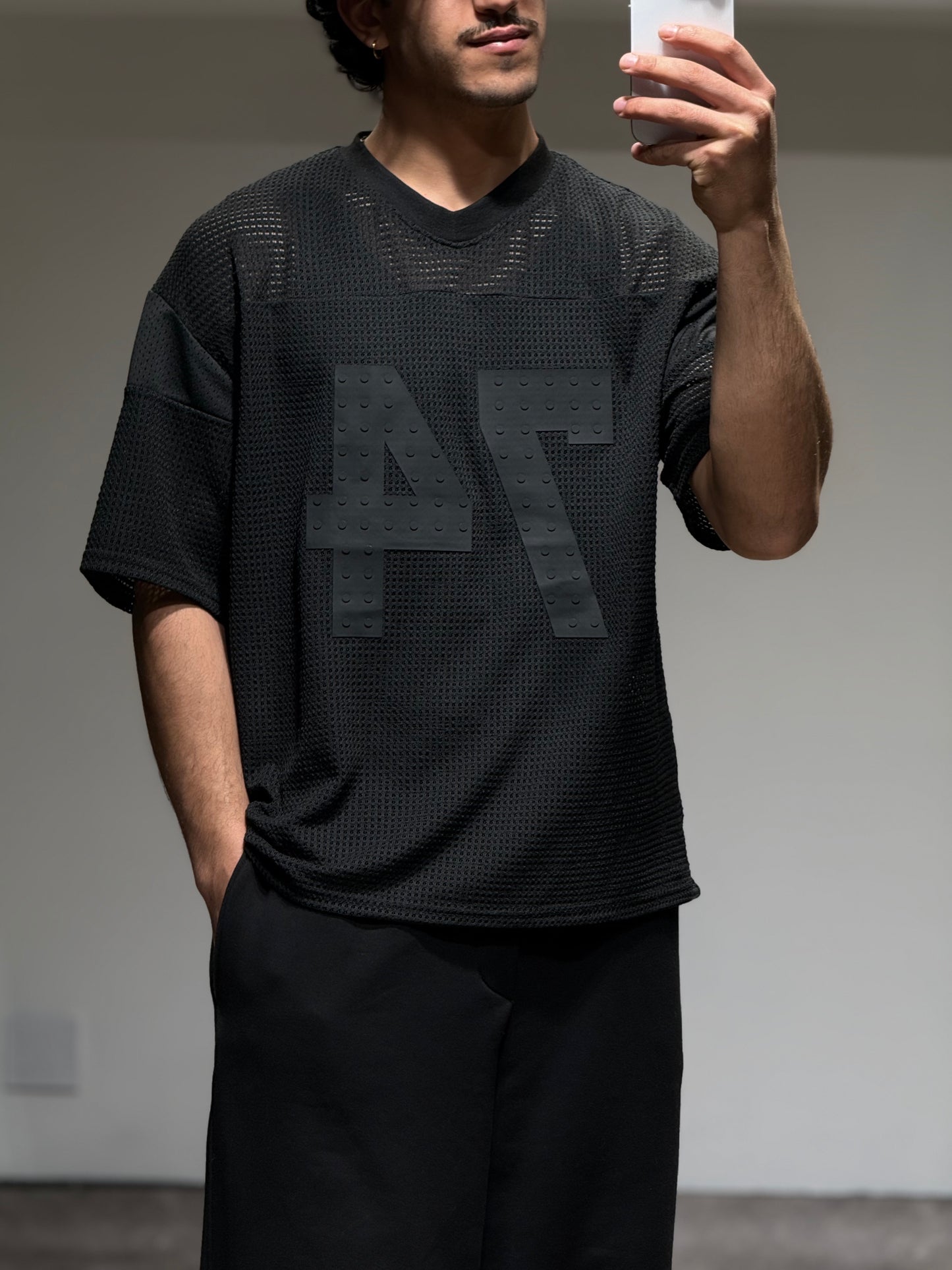 T-shirt mesh noir oversize imprimé “74”