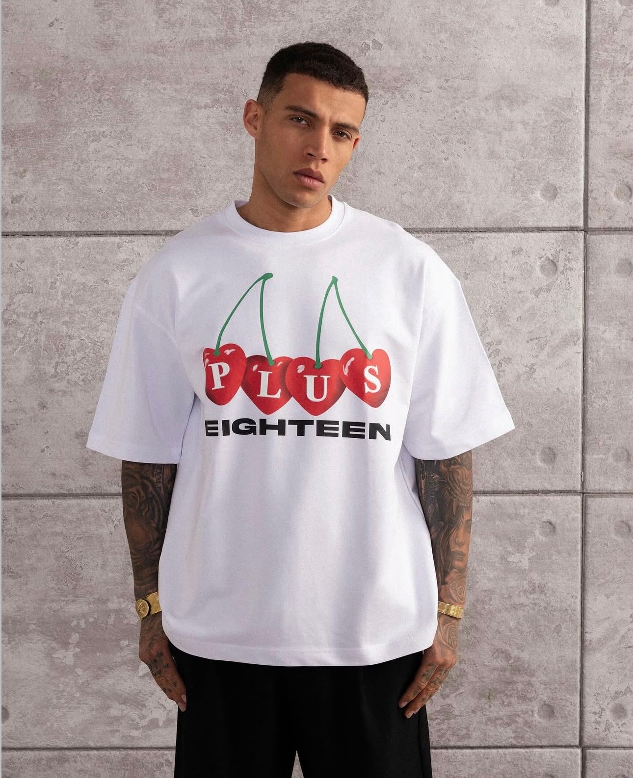 T-shirt Oversize "Plus Eighteen" Cerises