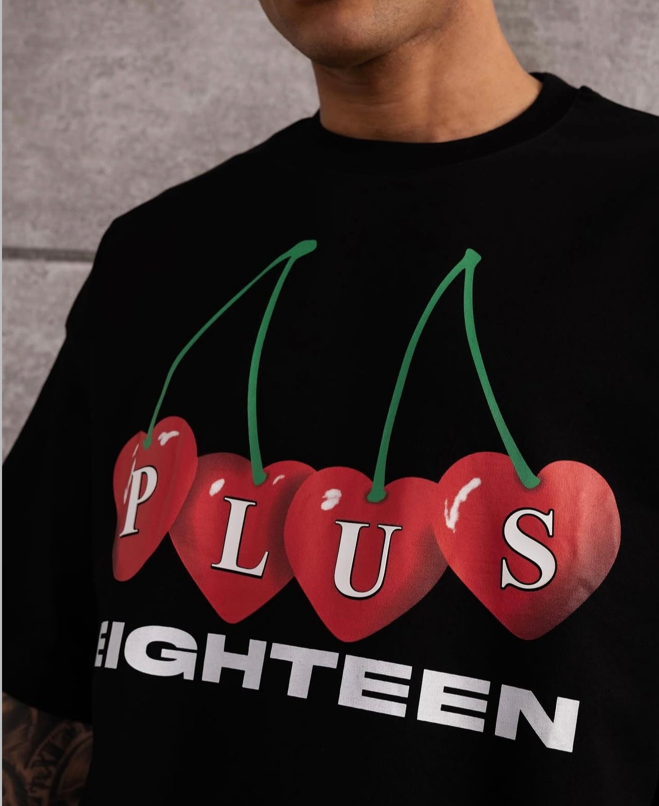 T-shirt Oversize "Plus Eighteen" Cerises