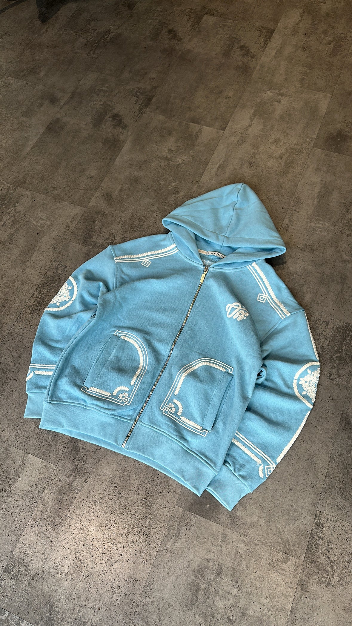 Hoodie “Imperial Stitch”- Noir et Bleu