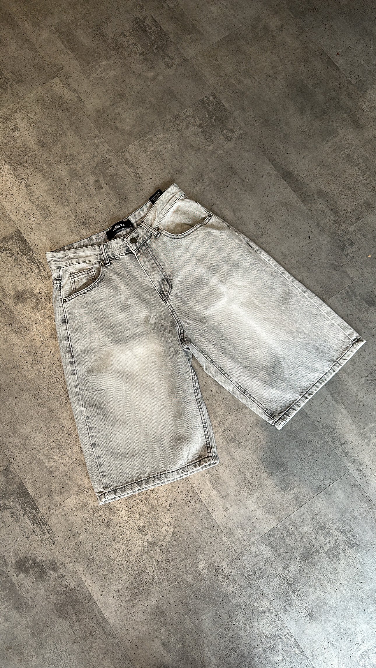 Short en jean gris délavé – coupe loose