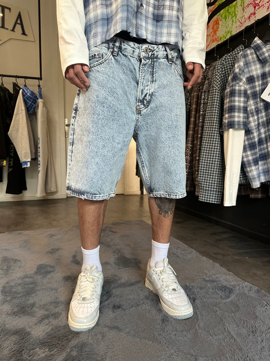 Short en denim délavé