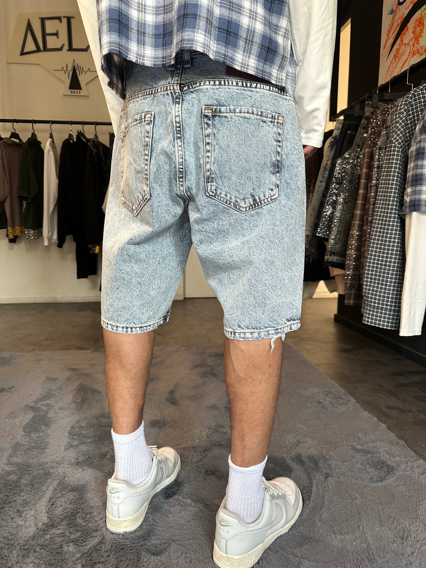 Short en denim délavé