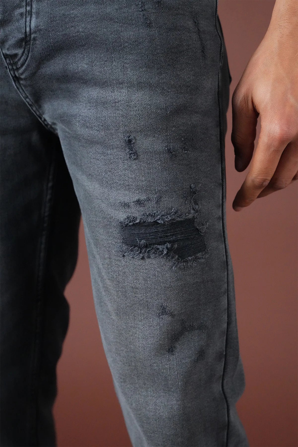 Jean Straight Distressed – Gris Délavé