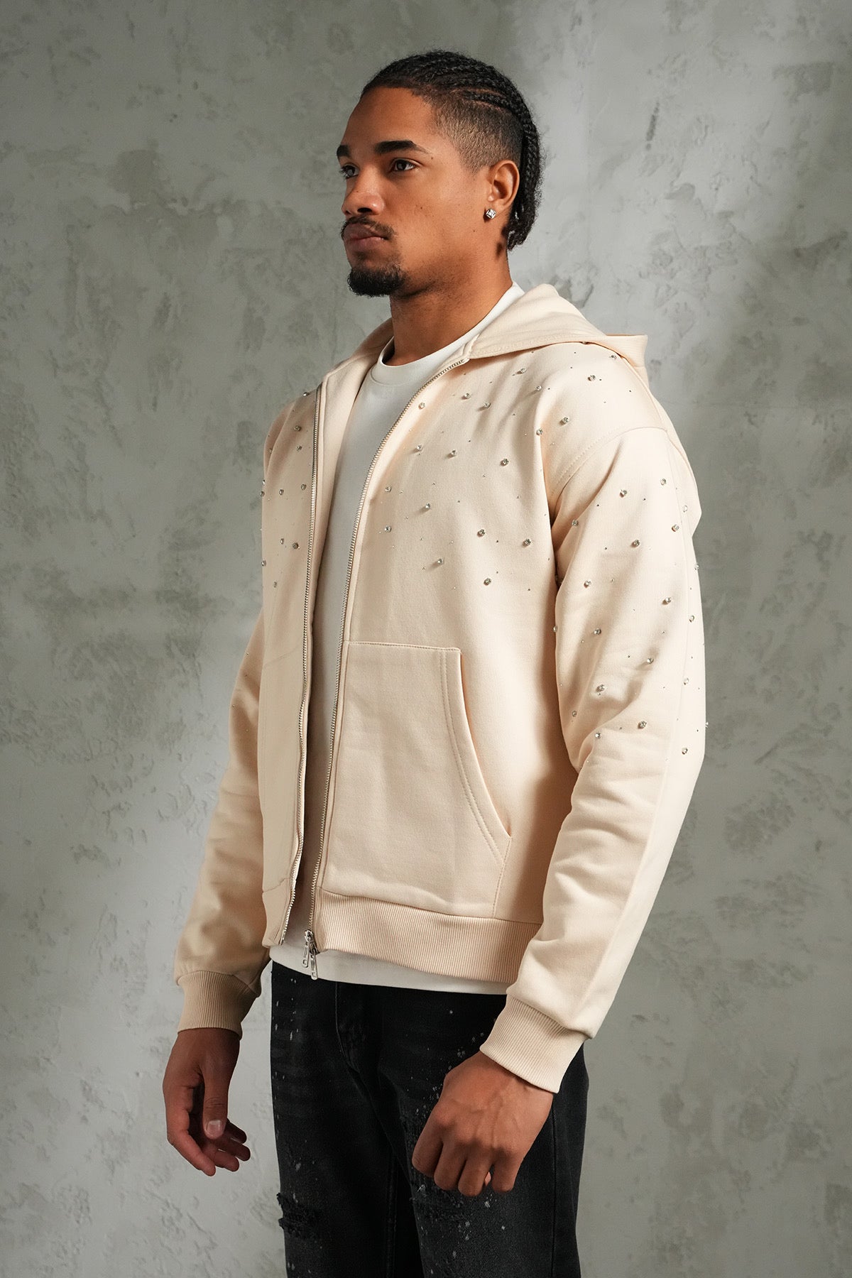 Pull zippé à capuche à strass