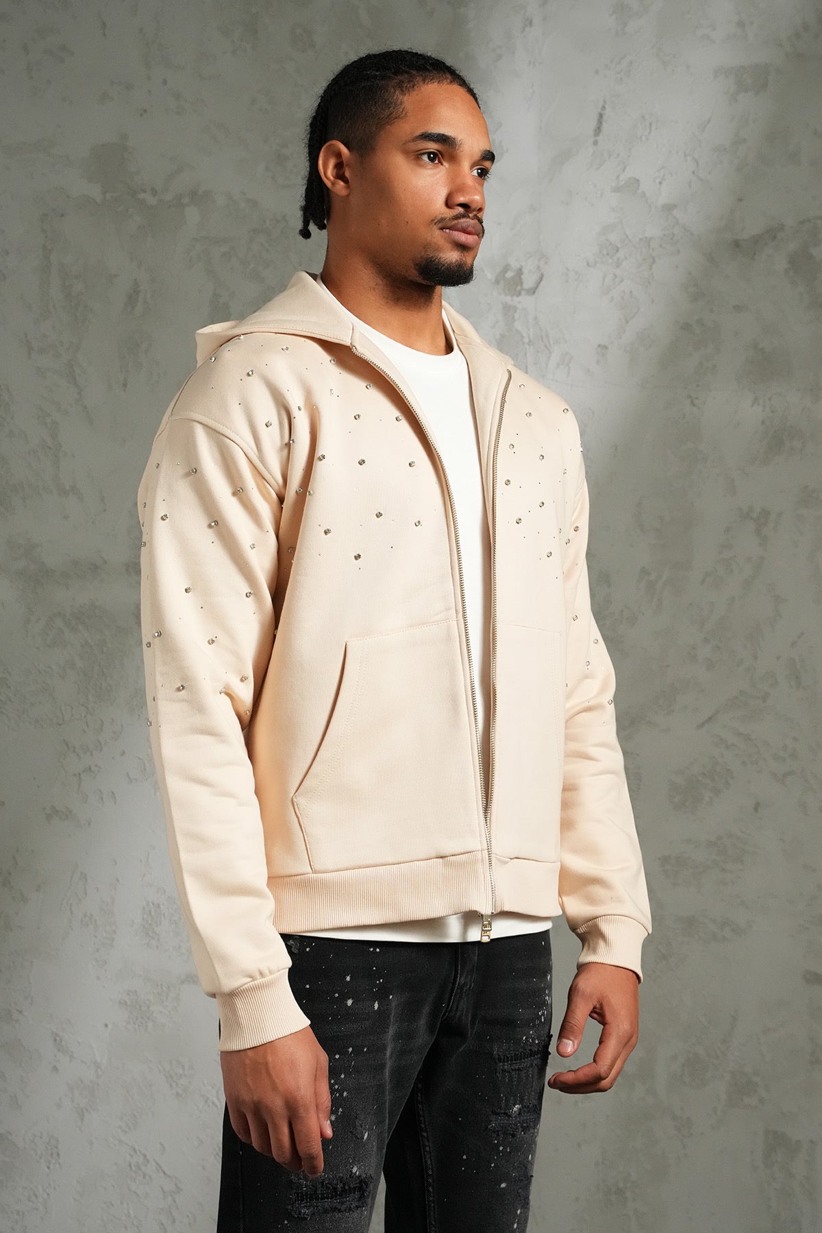 Pull zippé à capuche à strass