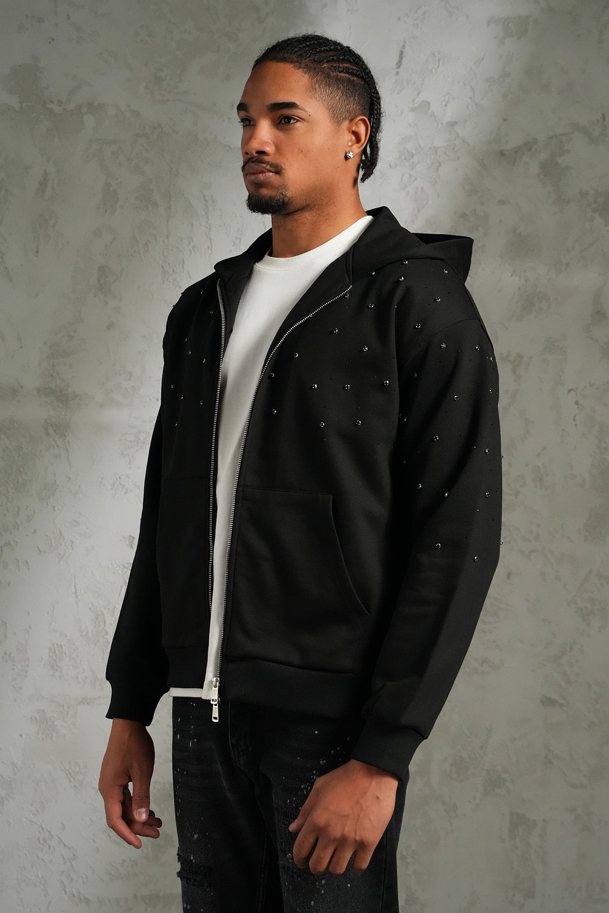 Pull zippé à capuche à strass