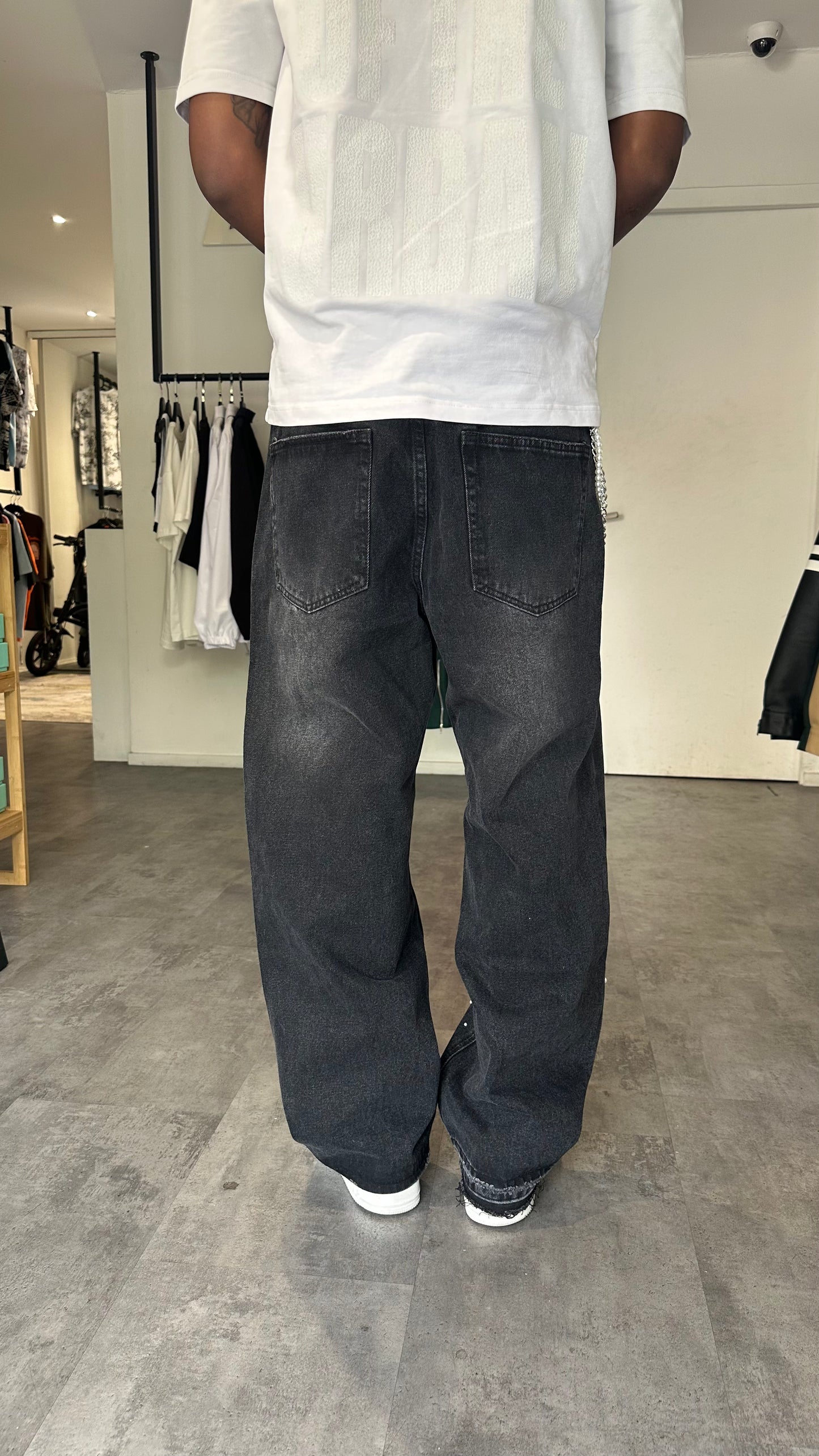 Jean Loose Délavé avec Perles – Détails Chaîne Bleu/ Noir