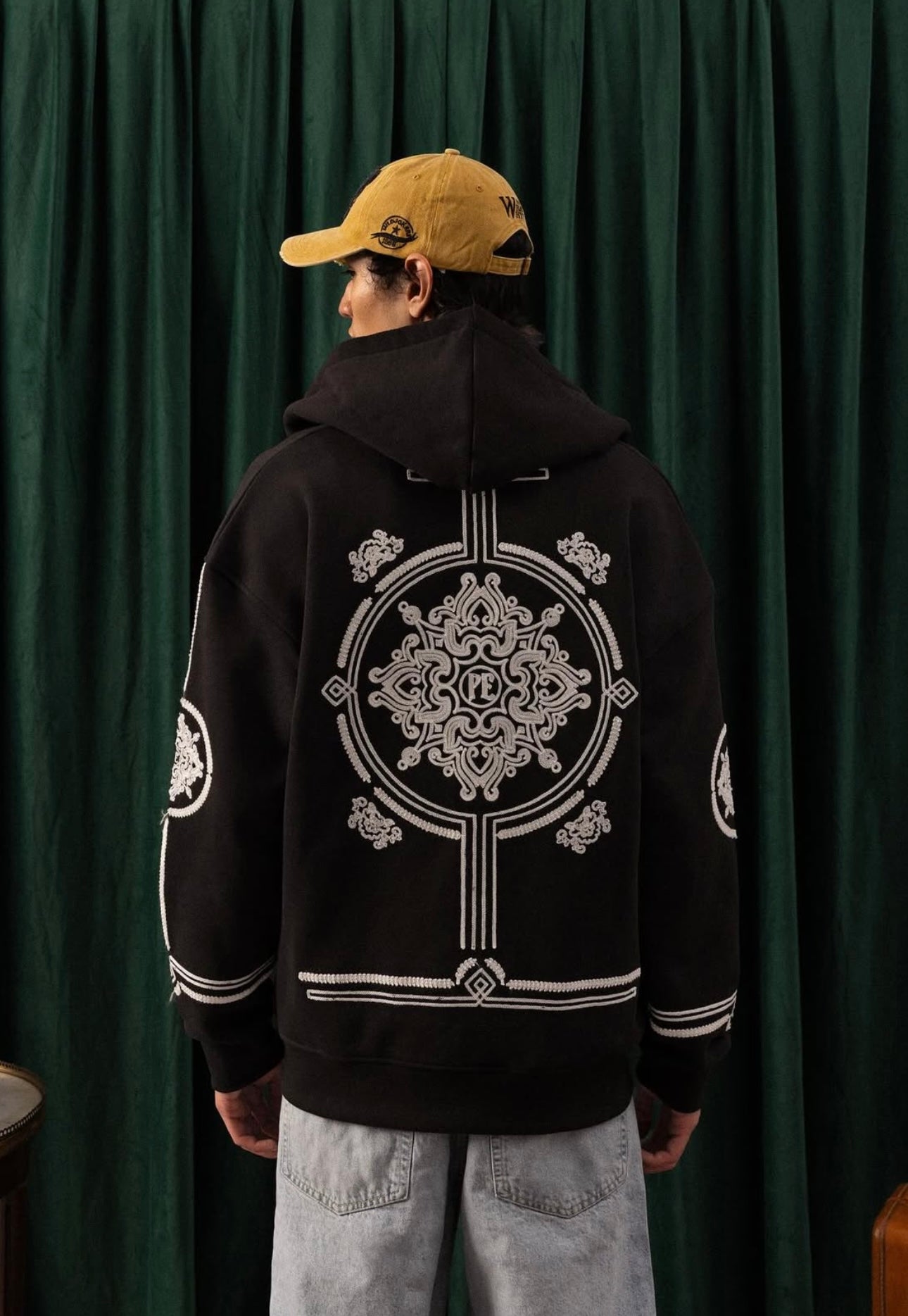 Hoodie “Imperial Stitch”- Noir et Bleu