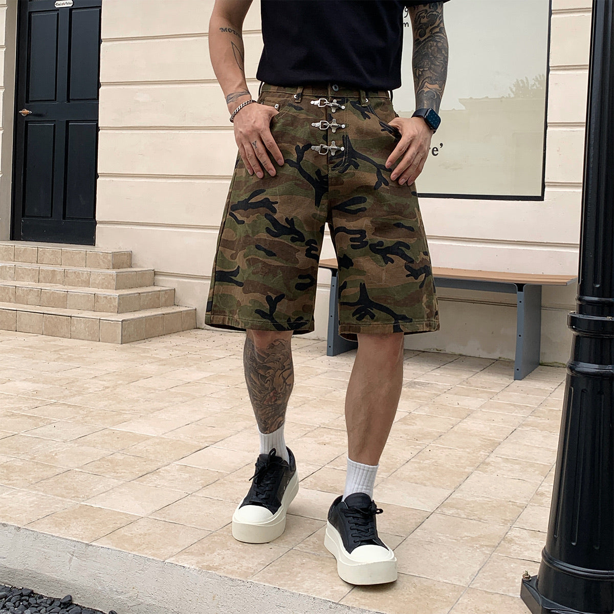 Short en jean boucles métalliques - camo