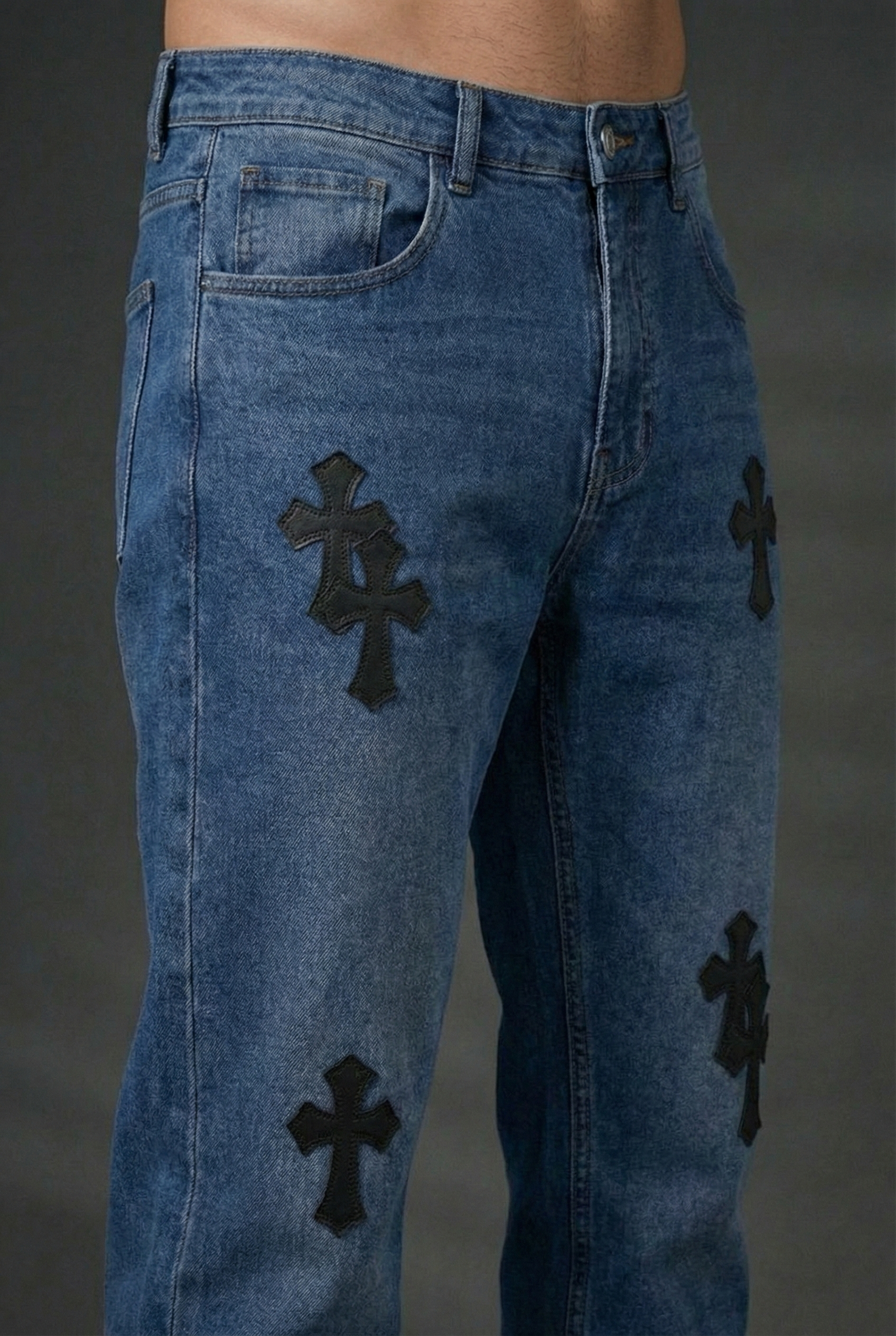 Jean droit patchs croix cuir - bleu délavé