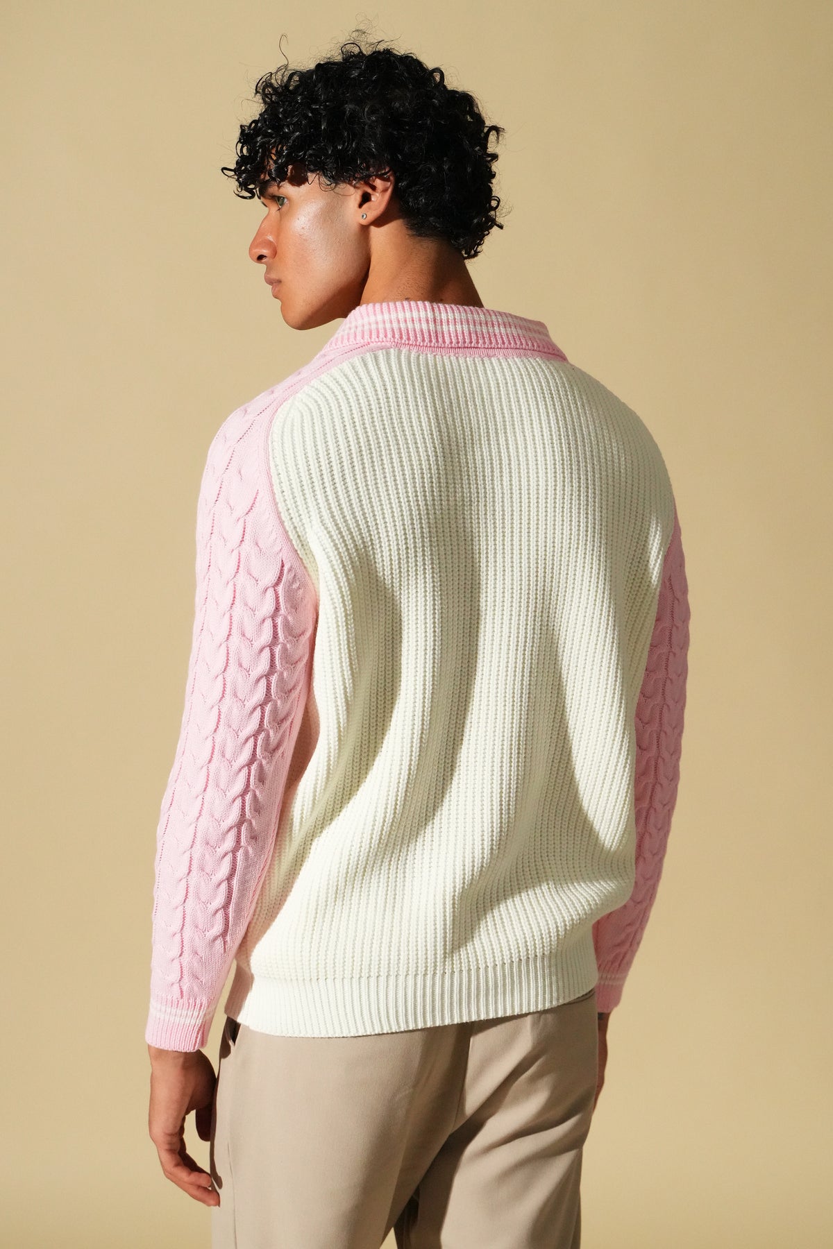 Set Pull Polo Zippé + Bonnet Torsadé – Blanc / Rose